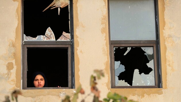 Der israelische Beschuss auf die Al-Quds-Brigaden hat einige Wohnhäuser beschädigt. (Bild: AP)