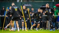 Das ÖFB-Team legte im öffentlichen Training bei strömenden Regen los. Rund 200 Fans sahen unseren Kickern heute auf die Beine. (Bild: GEPA pictures)