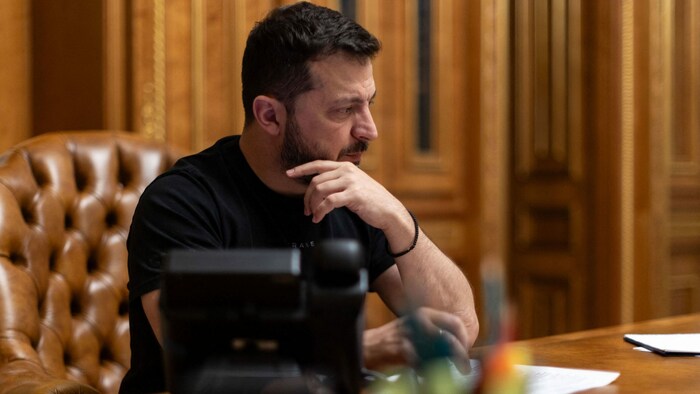 Der ukrainische Präsident Wolodymyr Selenskyj stellte mehrmals klar, dass Friedensverhandlungen ...