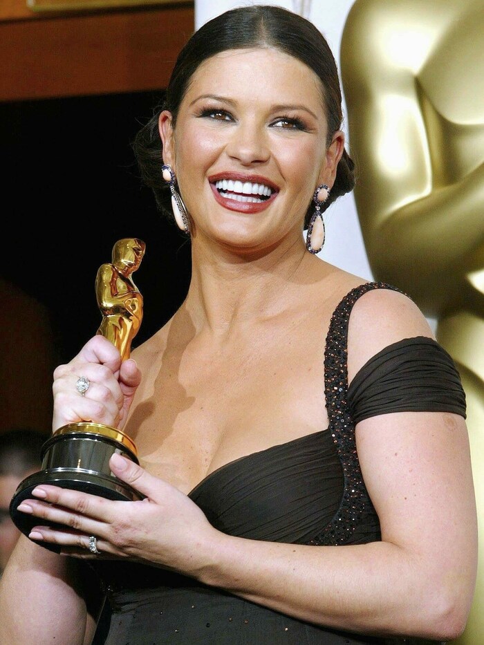 Catherine Zeta-Jones bewahrt ihren Oscar in ihrer Villa auf den Bahamas auf.