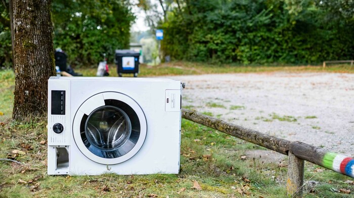 Selbst eine Waschmaschine wurde zurückgelassen.