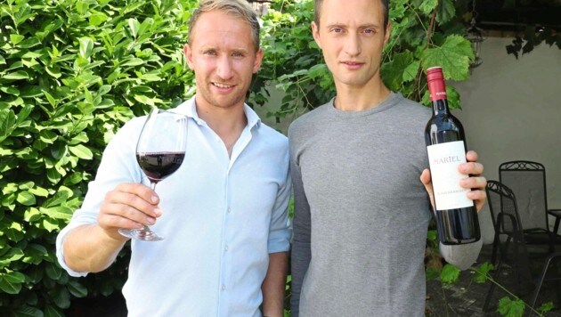 Inspiration liegt in der Familie! So authentisch ist der Blaufränkisch des Weinguts Mariel aus Wulkaprodersdorf mit Lukas (li.) und Konrad. Sie sind gespannt auf den Endspurt in der Kategorie Fünf „Rotwein reinsortig klassisch, 2022“. (Bild: Judt Reinhard)