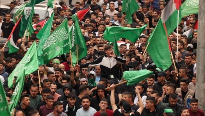 Eine Pro-Hamas-Demonstration in Hebron (Westjordanland) (Bild: APA/AFP/HAZEM BADER)