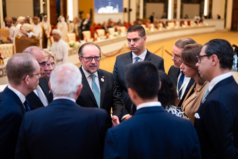 Schallenberg im Gespräch beim EU-Ministerrat im Oman. (Bild: AUSSENMINISTERIUM/MICHAEL GRUBER)