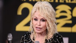 Dolly Partons Großvater hasste ihren „unzüchtigen“ Kleidungsstil. (Bild: APA/Getty Images via AFP/GETTY IMAGES/Theo Wargo)