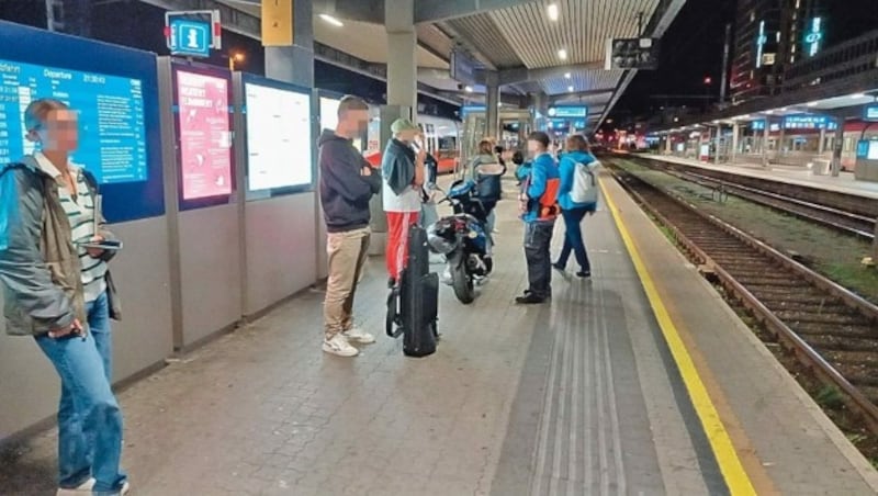 Die Bahnhofs-Security verhinderte den Transport des Mopeds mit der S-Bahn (Bild: Manuel Schwaiger)