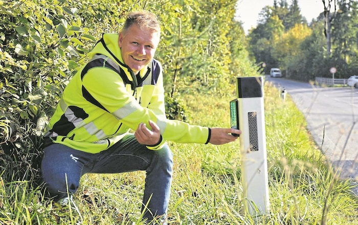 Alexander Zecha, Leiter der Straßenerhaltung im Land, kennt sich mit Wildwarngeräten aus.