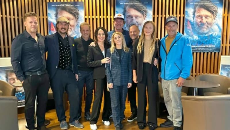 Da fühlte er sich bereits schon unwohl: Bjørn Dunkerbeck samt Team bei der Österreich-Premiere seines Filmes „Born to Windsurf“ in Klagenfurt (Bild: Wallner Hannes)