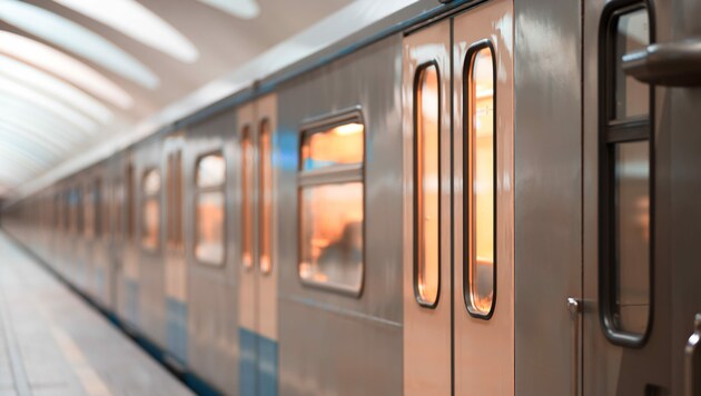 Beim Zusammenstoß zweier U-Bahn-Züge in Moskau sind am Mittwoch mindestens fünf Menschen ...
