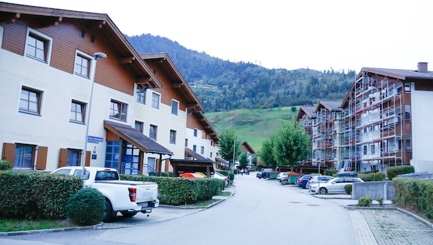 Eine ganze Gswb-Siedlung in St.Johann im Pongau heizt seit Frühjahr 2023 mit Pellets. Die Kosten stiegen seither an... (Bild: Gerhard Schiel)