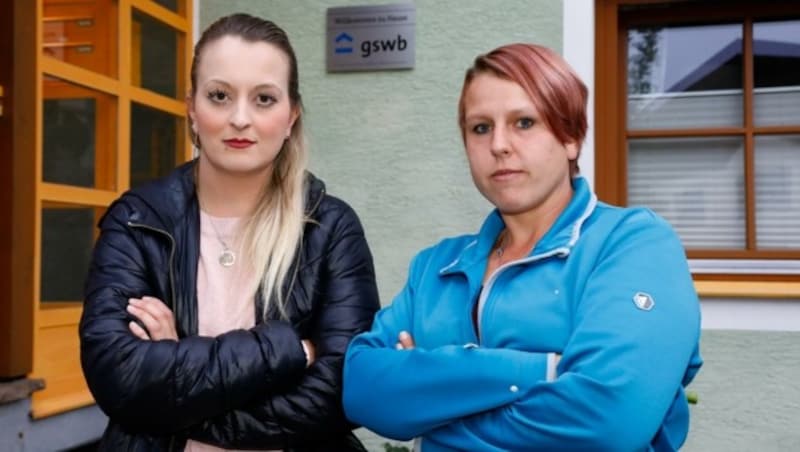 Jessica U. (li.) und Simone K. wohnen seit mehreren Jahren in der Gswb-Siedlung in St.Johann im Pongau. (Bild: Gerhard Schiel)