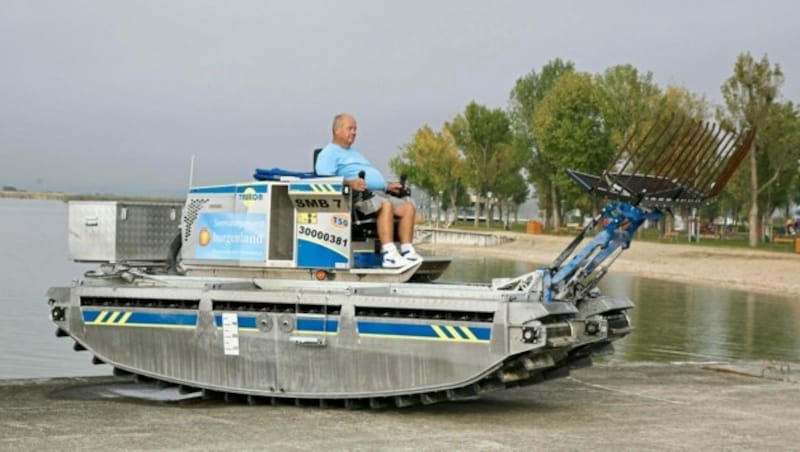 Jede Menge effizienter Technik steckt in den Gerätschaften zum Abtransport des Schilfs rund um den See. (Bild: Grammer Karl)