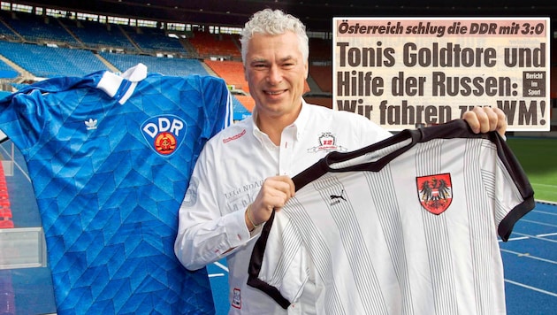 Toni Polster mit den Trikots des Spiels. (Bild: Gerhard Gradwohl, Kronenzeitung)