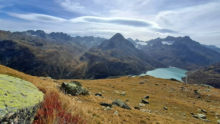 Im Hochgebirge ist die Vegetation karg, umso spektakulärer sind dafür die Farben und die ...