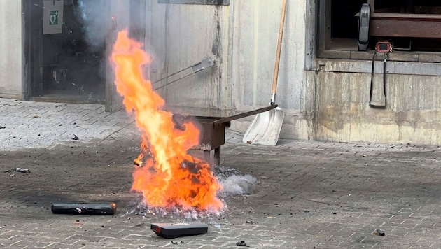 Battery fires repeatedly cause dangerous situations. (Bild: Wallner Hannes)