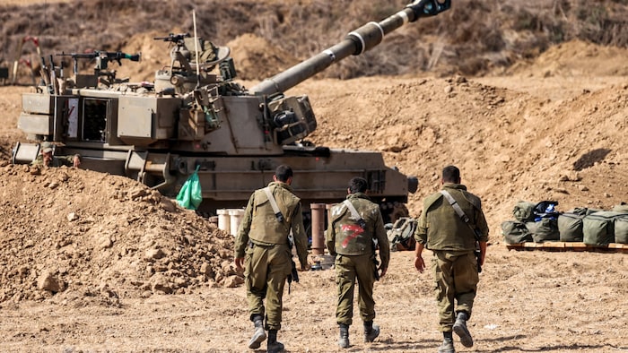 Vor dem Gazastreifen sind Tausende israelische Truppen aufmarschiert.