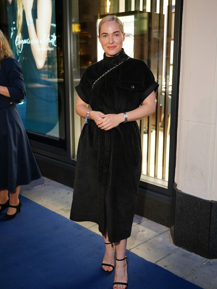 Verena Altenberger beim Longines Boutique-Opening - mit der neuen Mini DolceVita von Longines am ...