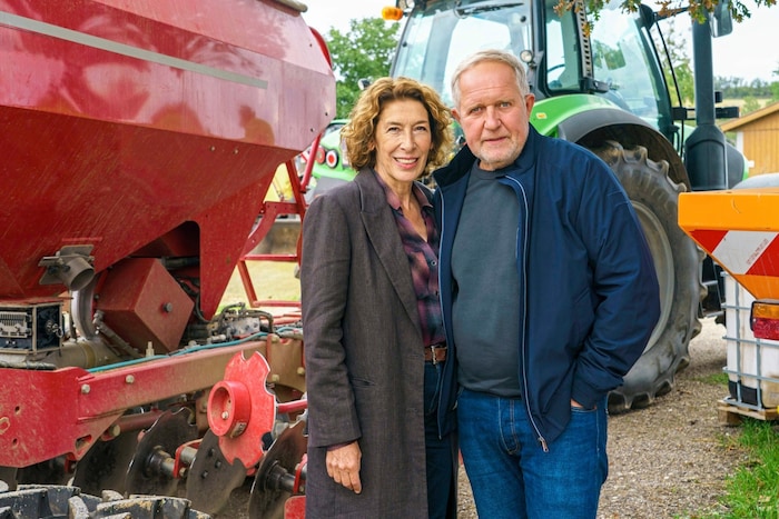 Für den „Tatort“ „Bauernsterben“ drehten Krassnitzer und Neuhauser auch in einem Schweinestall.