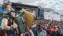 Das „Top of the Mountain Spring Concert” findet auf der Ischgl Stage auf 2320 Metern Seehöhe in der Silvretta Arena statt. (Bild: TVB Paznaun-Ischgl, Malte Christians)