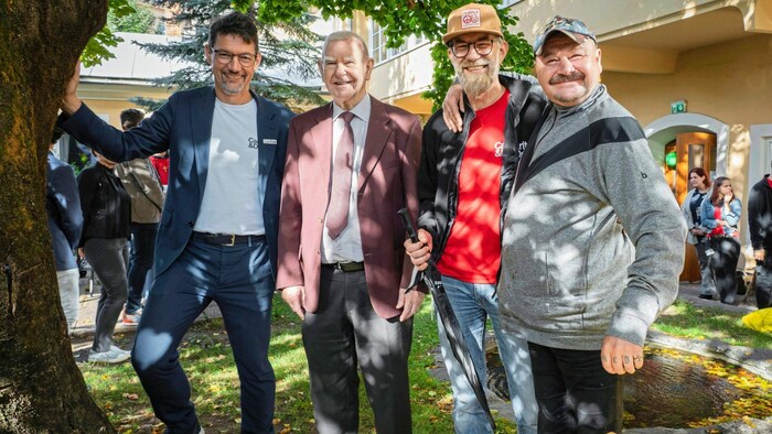 Caritas Direktor Ernst Sandriesser, sein Vorgänger Viktor Omelko, ein Caritas-Helfer und Willi ...