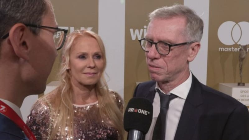 Peter Stöger und Ulrike Kriegler im krone.tv-Interview (Bild: krone.tv)