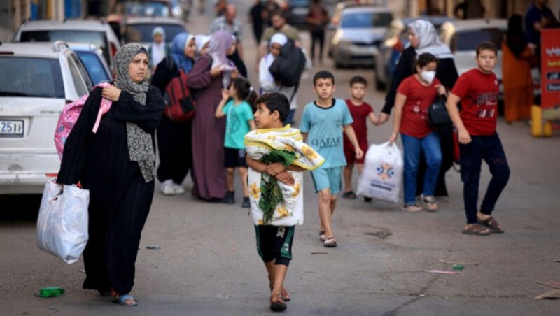 Flüchtende Palästinenser im Gazastreifen (Bild: AFP)