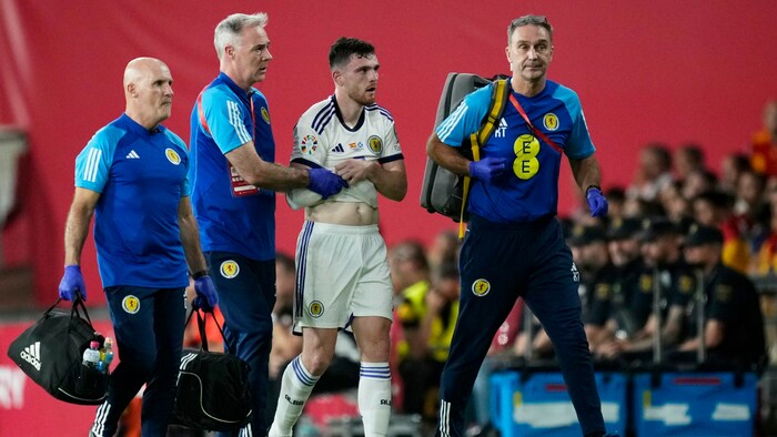 Andrew Robertson verletzte sich im Hit gegen Spanien.
