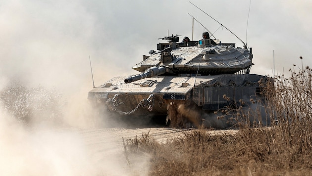 Der Merkava IV gilt als einer der besten Panzer der Welt. Er ist in der Bodenoffensive im Gazastreifen im Einsatz. (Bild: APA/AFP/JACK GUEZ)