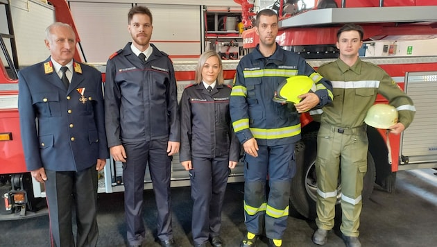 Die neue Uniform der Feuerwehren in Dunkelblau. (Bild: Gernot Kurz)