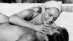 Legendär: Romy Schneider und Alain Delon in „Der Swimmingpool“ von 1969 (Bild: United Archives / picturedesk.com)