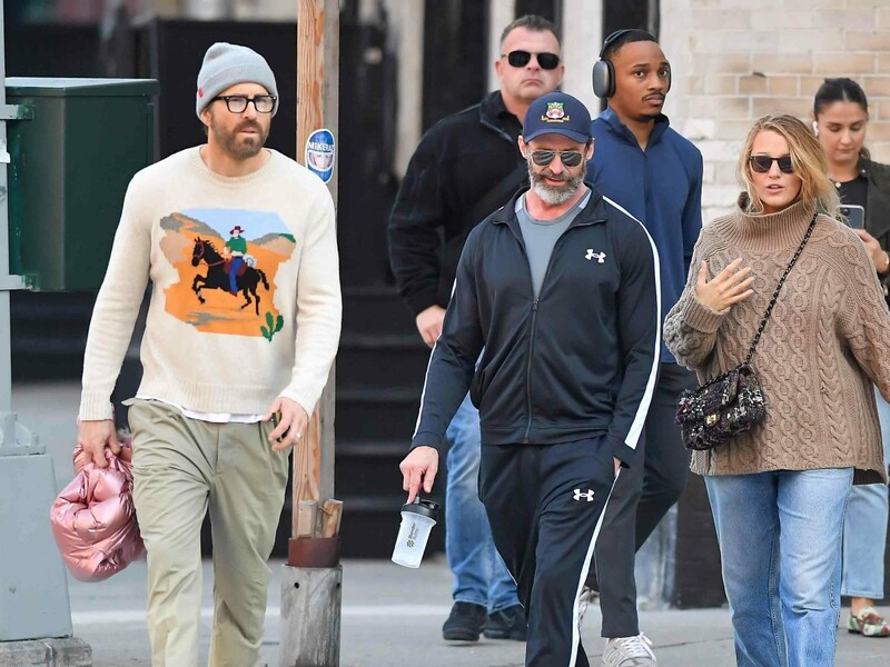 Hugh Jackman traf sich an seinem Geburtstag im Jogginganzug mit seinen Freunden Ryan Reynolds und Blake Lively. (Bild: www.PPS.at)