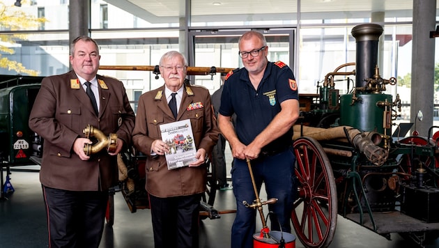 Ewald Edelmaier, Günter Annerl und Matthias Fischer präsentieren die Brandaus-Sonderausgabe zu den Museen. (Bild: Imre Antal)