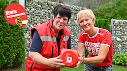 Elke(li) und Eveline arbeiten beide beim Jugendrotkreuz. (Bild: Evelyn Hronek)