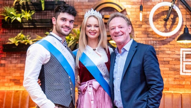 Mister und Miss Oktoberfest Jakob Tettmann und Melanie Gattringer mit Thomas Altendorfer.