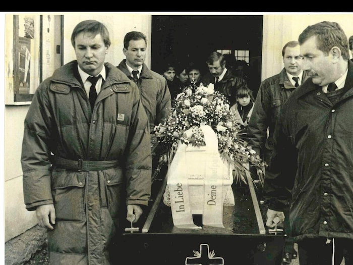 1996 Schwester-Mord: Wegen aufgestautem Hass gegen das Familien-Nesthäkchen ermordete ein ...