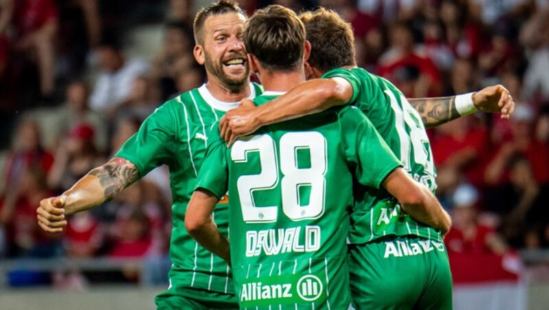 Guido Burgstaller (li.) ist zurück - das freut auch Moritz Oswald. (Bild: GEPA pictures)