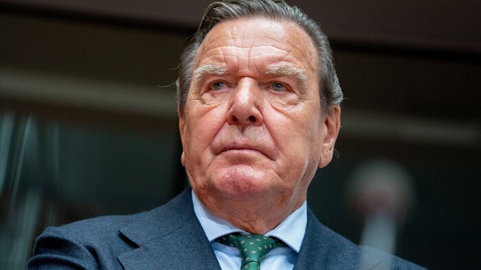 Der frühere deutsche Bundeskanzler Gerhard Schröder sorgt mit seinen Aussagen immer wieder für ...