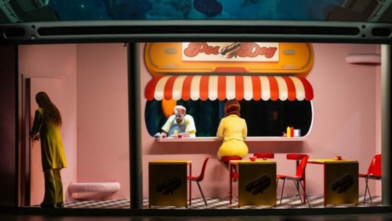 Edward Hoppers „Nighthawks“ im Raumschiff (Bild: Lex-Karelly)