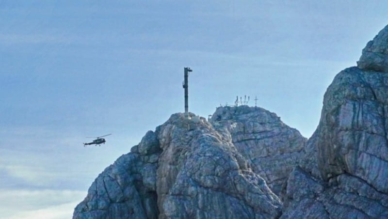 Am Koppenkarstein über dem Schladminger Gletscher errichtet das Bundesheer eine Seilbahn rauf zur Netzfunkstelle. (Bild: Sepp Pail)