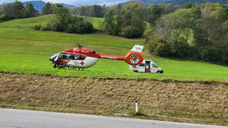 Vom RK1 der ARA Flugrettung wurde sie ins Spital geflogen. (Bild: FF Gmünd)