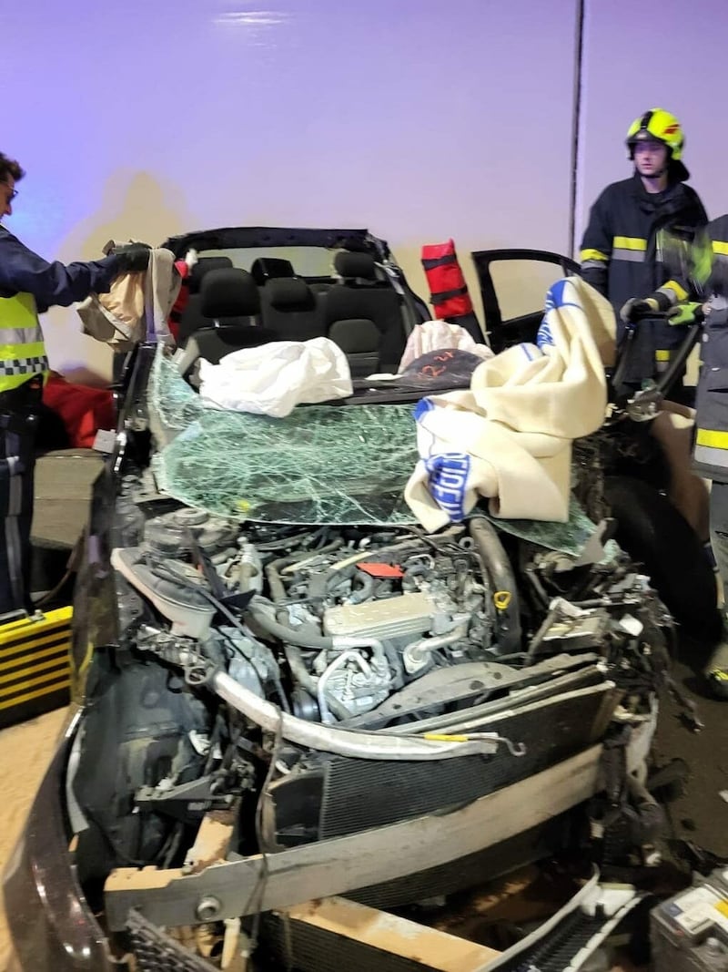 Die Bosnierin wurde aus dem Auto befreit. (Bild: FF Gmünd)