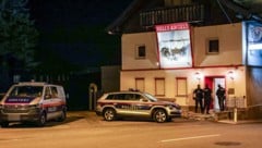 Auch ein Vereinsheim der Rockergang in Pattigham wurde von der Exekutive durchsucht. (Bild: Scharinger Daniel, Krone KREATIV)