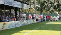 Seit 1920 gibt es den Oberndorfer SK schon. Seit 1958 kickt er am Sportplatz der Stadt, ab 2026 wohl an der Lindach. (Bild: ANDREAS TRÖSTER)