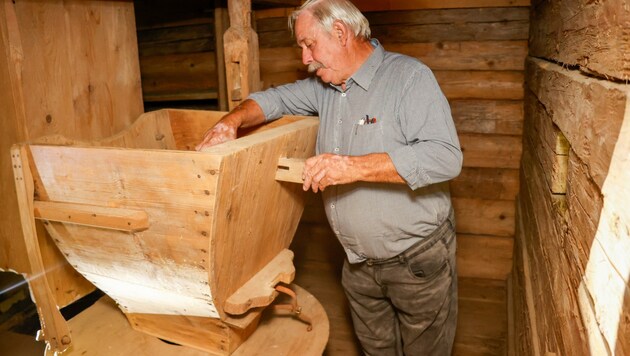 Als Johann Grundbichler ein kleiner Bub war, war die Branterer-Mühle noch in Betrieb. Heute schaut er dort nach dem Rechten. (Bild: Tschepp Markus)