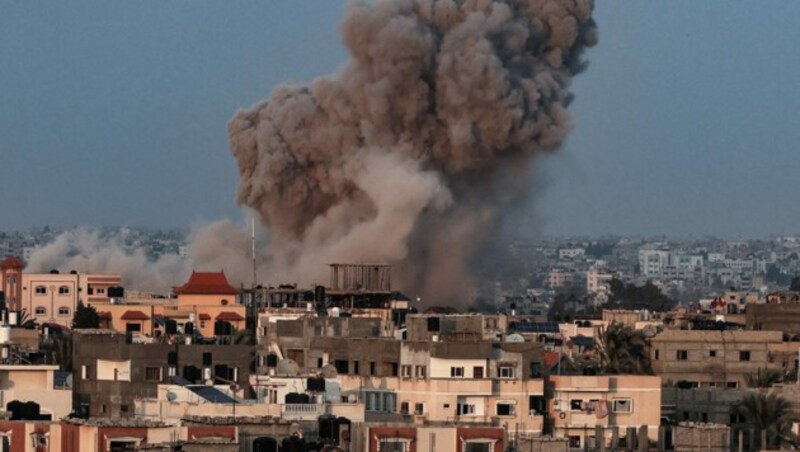 Rauchschwaden nach einem israelischen Angriff auf Rafah im südlichen Gazastreifen am Samstag. (Bild: AFP)