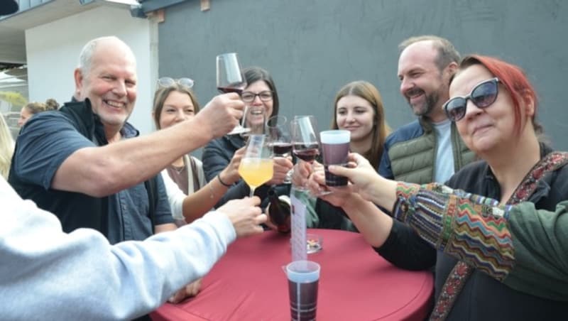 Auf ein Glaserl Tiroler Wein... (Bild: Daum Hubert)