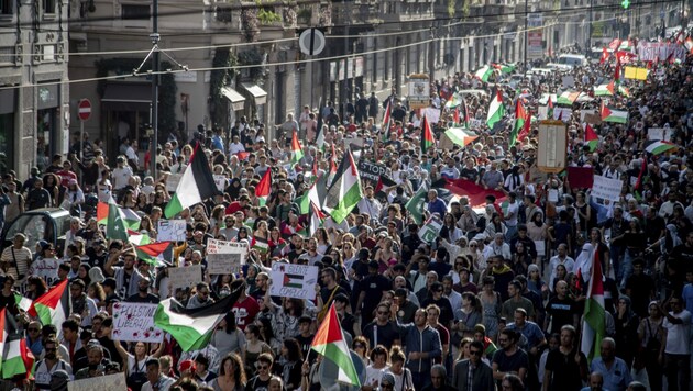 Zudem kam es am Samstag zu einer großen pro-palästinensischen Kundgebung. (Bild: Claudio Furlan//LaPresse)
