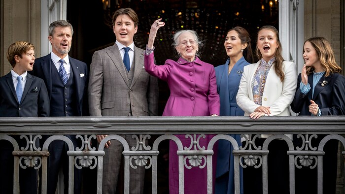 Auch Prinz Vincent, Kronprinz Frederik, Königin Margrethe, Kronprinzessin Mary sowie die ...