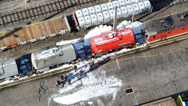 Der Zentralverschiebebahnhof in Wien war Schauplatz einer Notfallübung von ÖBB, Berufsrettung, Berufsfeuerwehr, Polizei und Wiener Gesundheitsverbund. (Bild: APA/LPD WIEN)