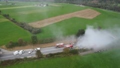 Der inszenierte Rauch war bereits von Weitem zu sehen. (Bild: Rotes Kreuz Schwaz/Hochschwarzer, Bradl)